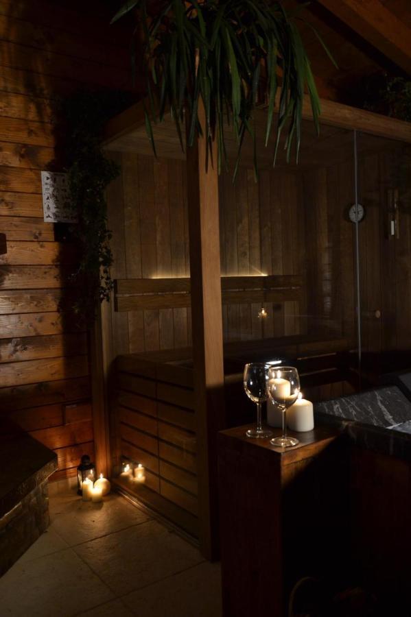 Mini spa in chalet bosco Cisternino Esterno foto