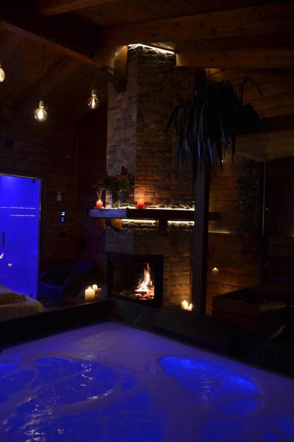 Mini spa in chalet bosco Cisternino Esterno foto