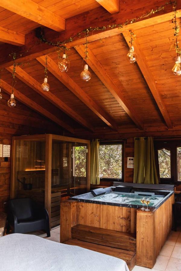Mini spa in chalet bosco Cisternino Esterno foto