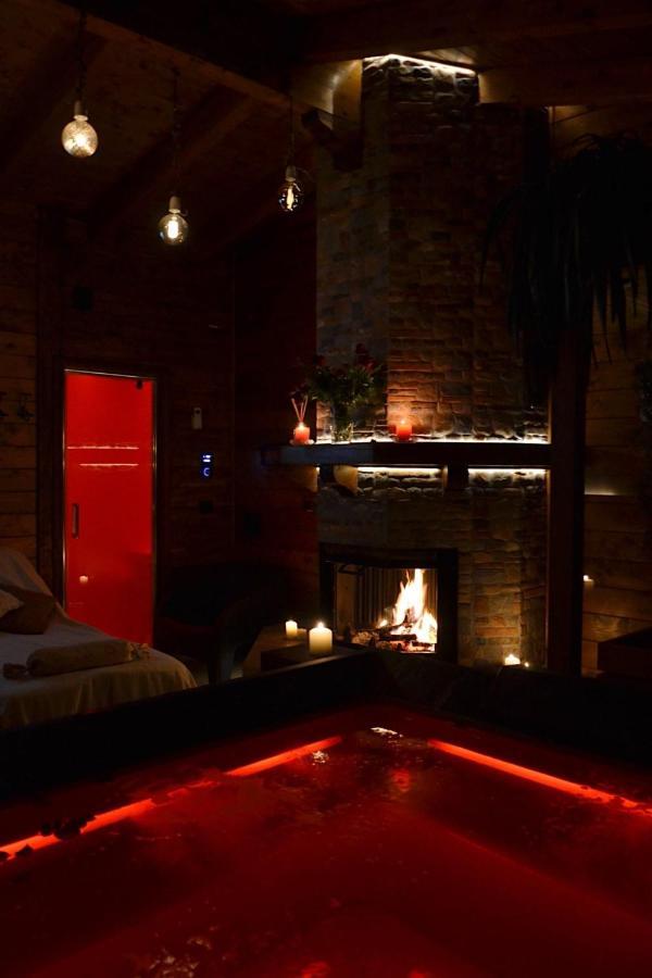 Mini spa in chalet bosco Cisternino Esterno foto